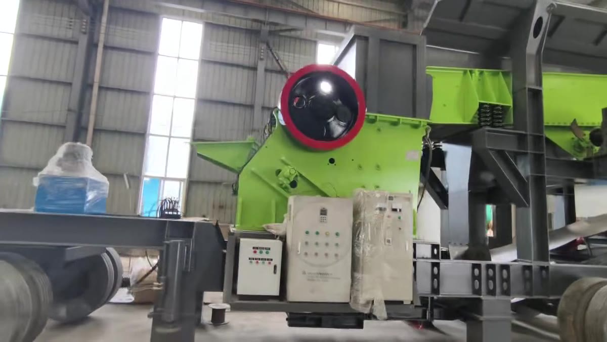Mobile crushing unit and its control cabinet in our factory workshop